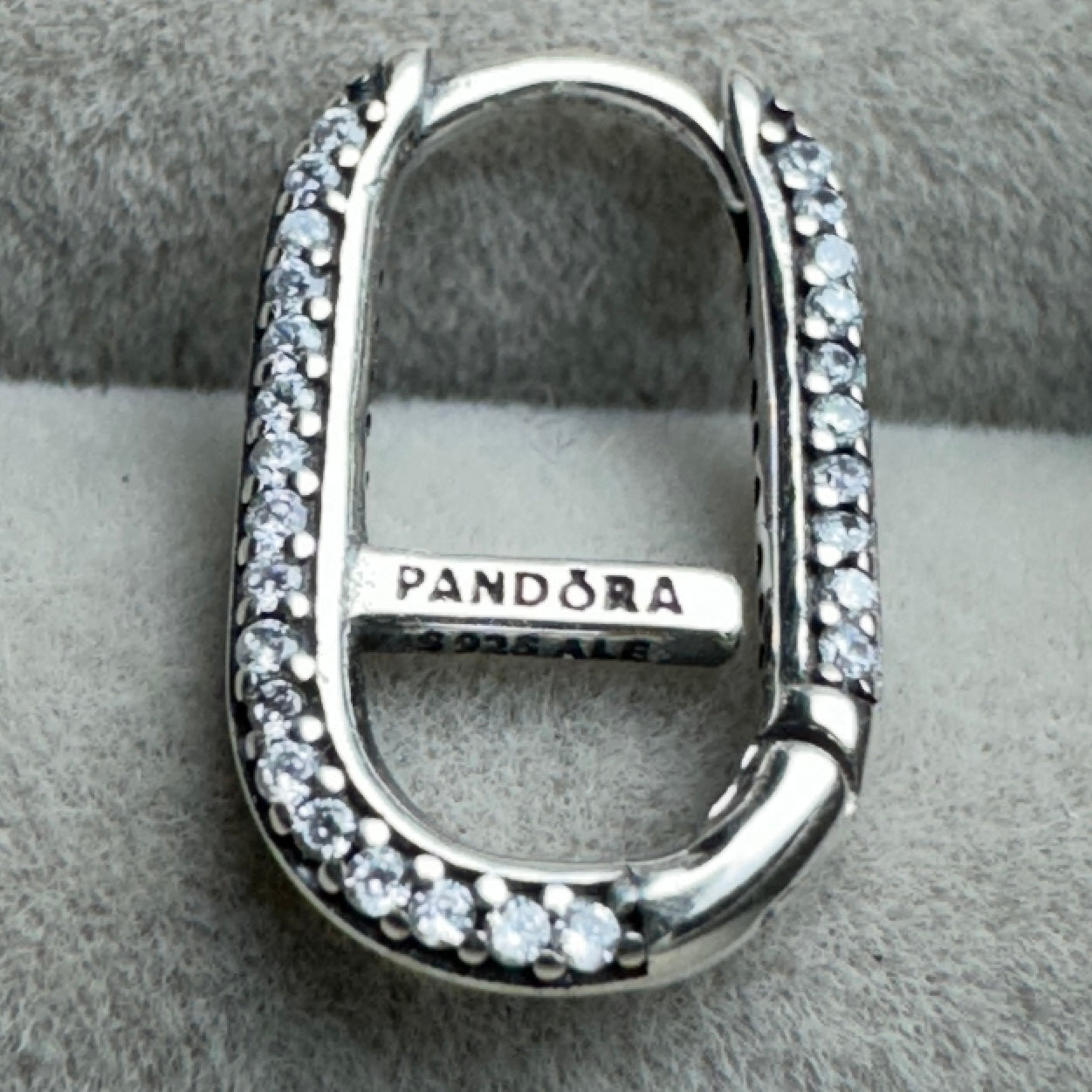 Arete Rectangular Logotipo Brillante (1 Pieza, Así Es El Modelo)