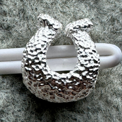 Charm Mini Herradura Texturizada