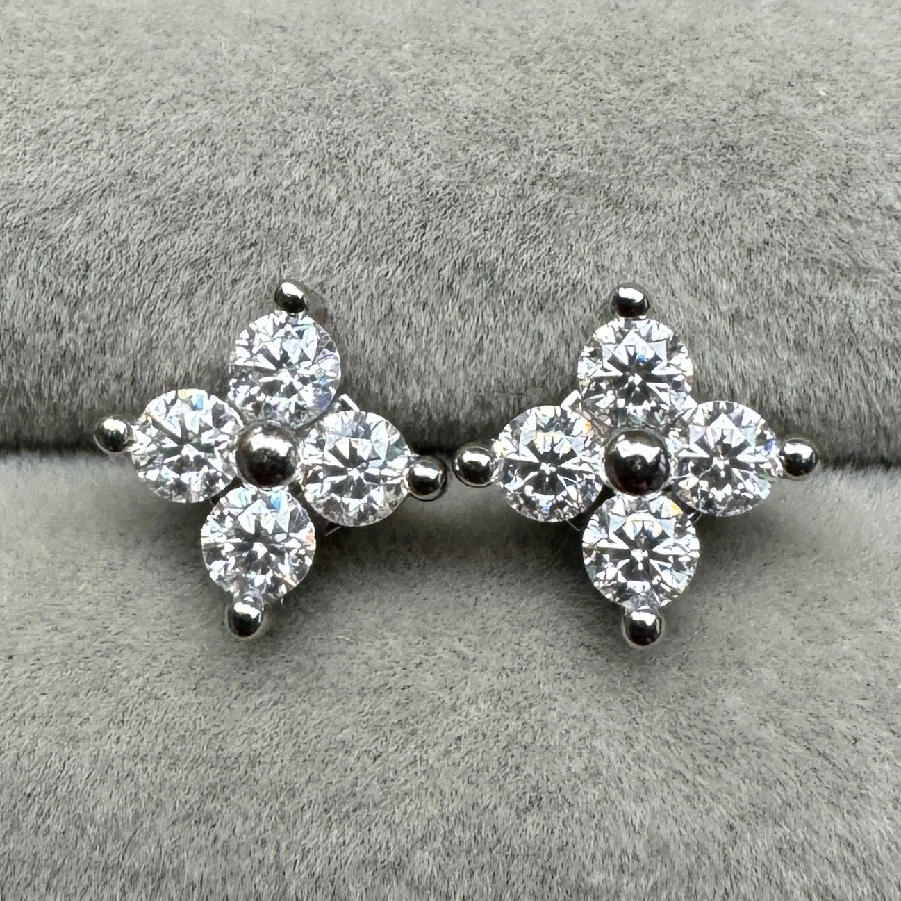 Aretes Flor Moissanita