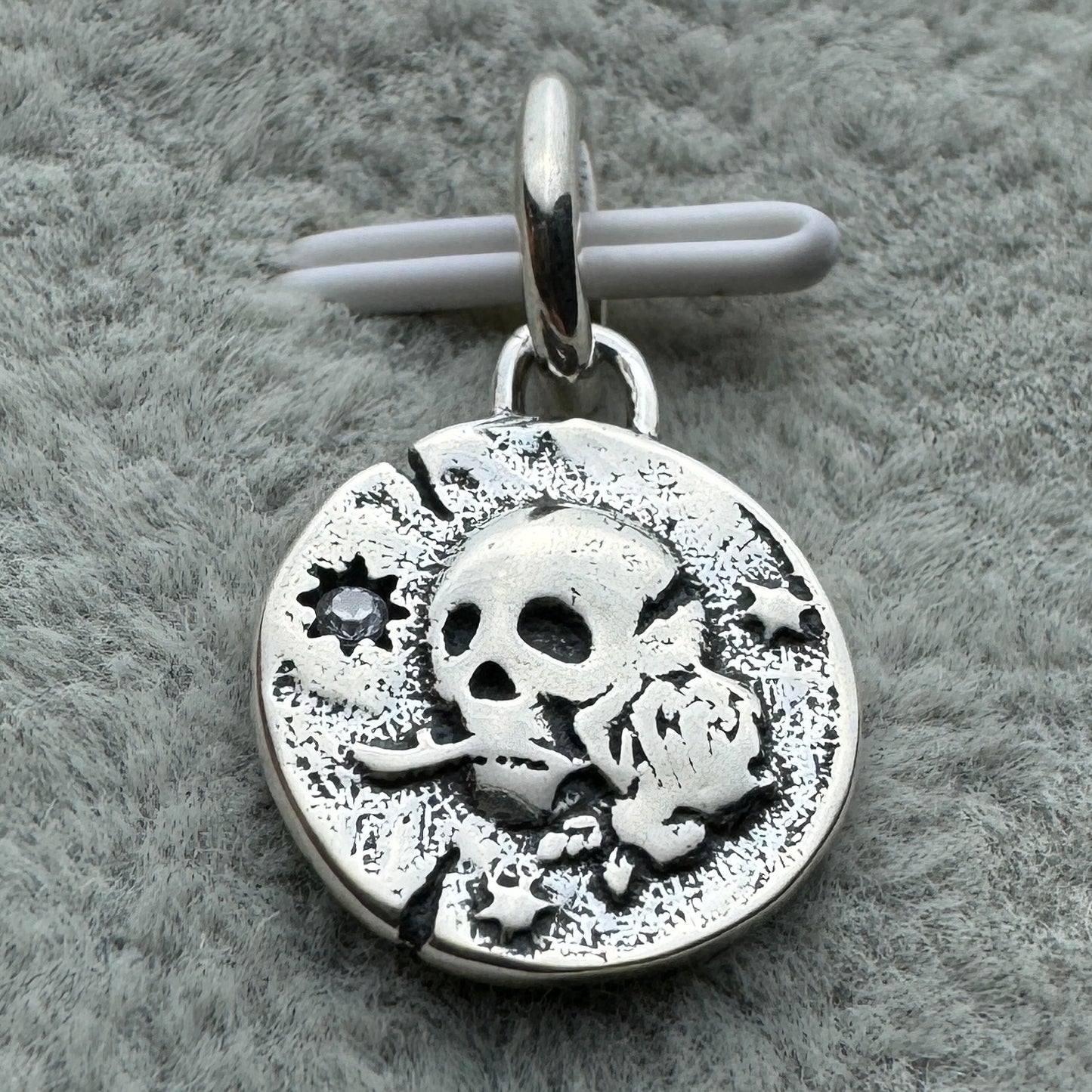 Charm Medallón Calavera