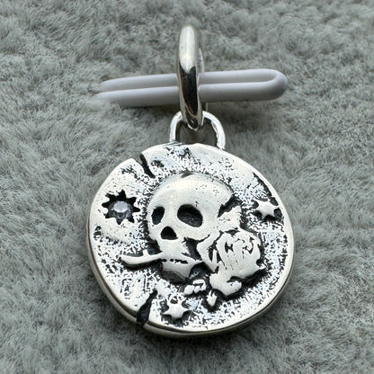 Charm Medallón Calavera