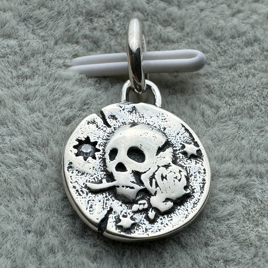 Charm Medallón Calavera