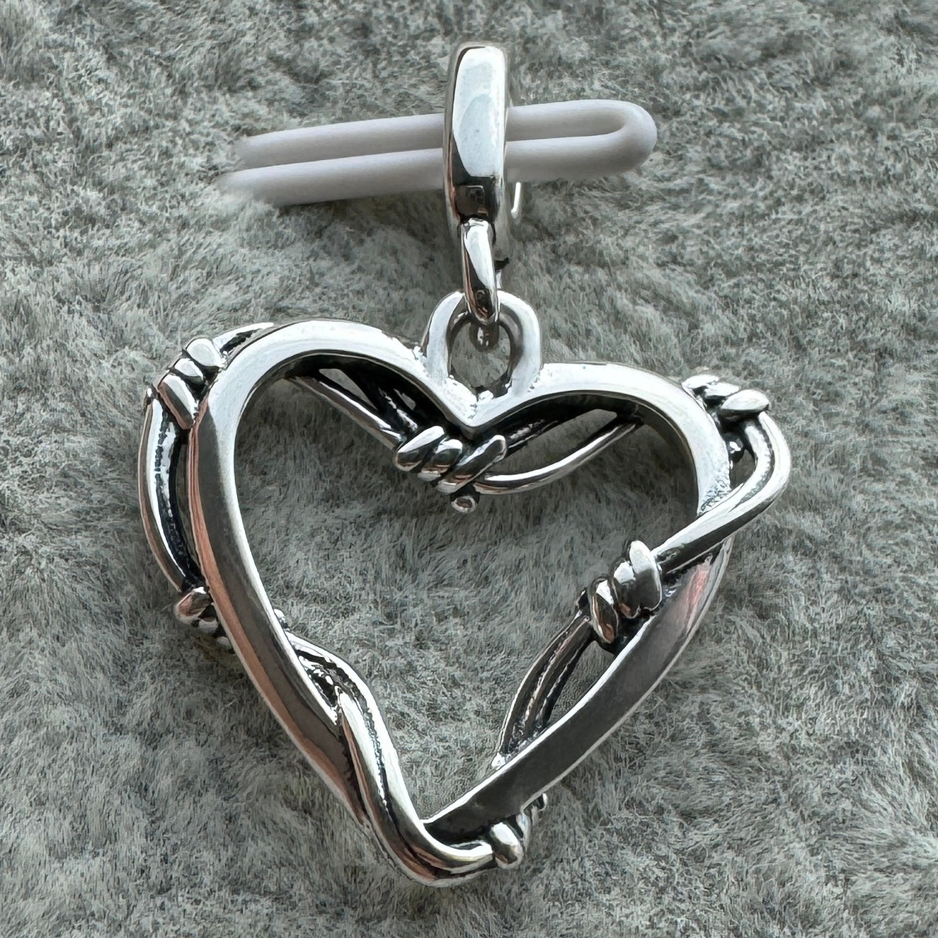 Charm Medallón Corazón Alambre ME
