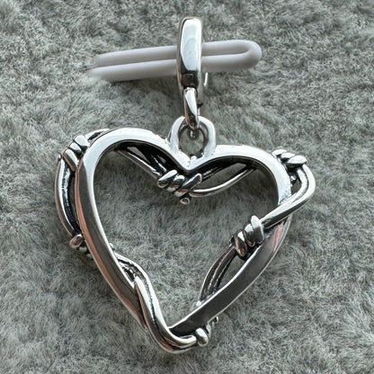 Charm Medallón Corazón Alambre ME