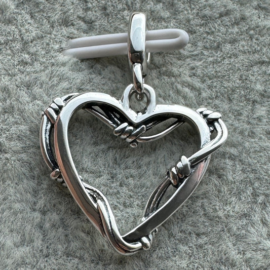 Charm Medallón Corazón Alambre ME