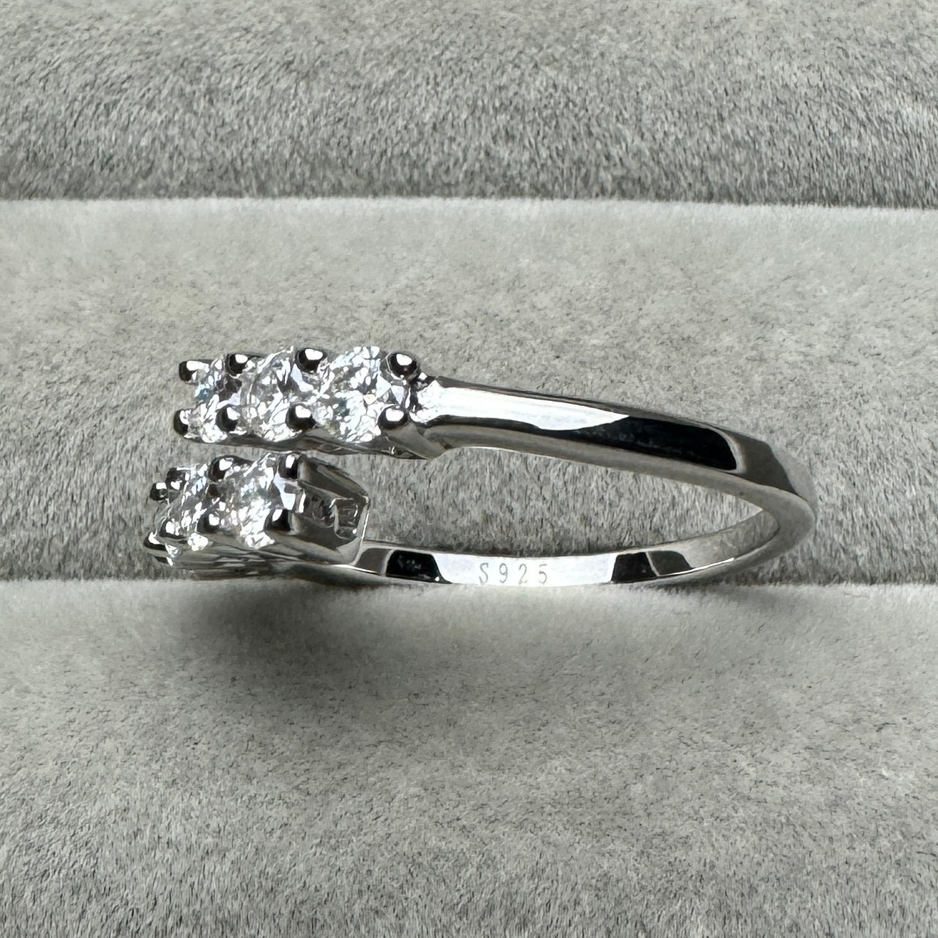 Anillo Girado Moissanita