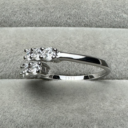 Anillo Girado Moissanita