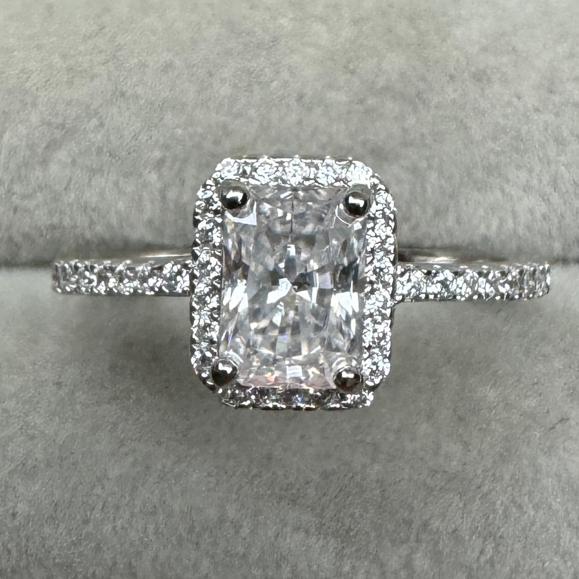Anillo Rectángulo Corte Diamante Moissanita