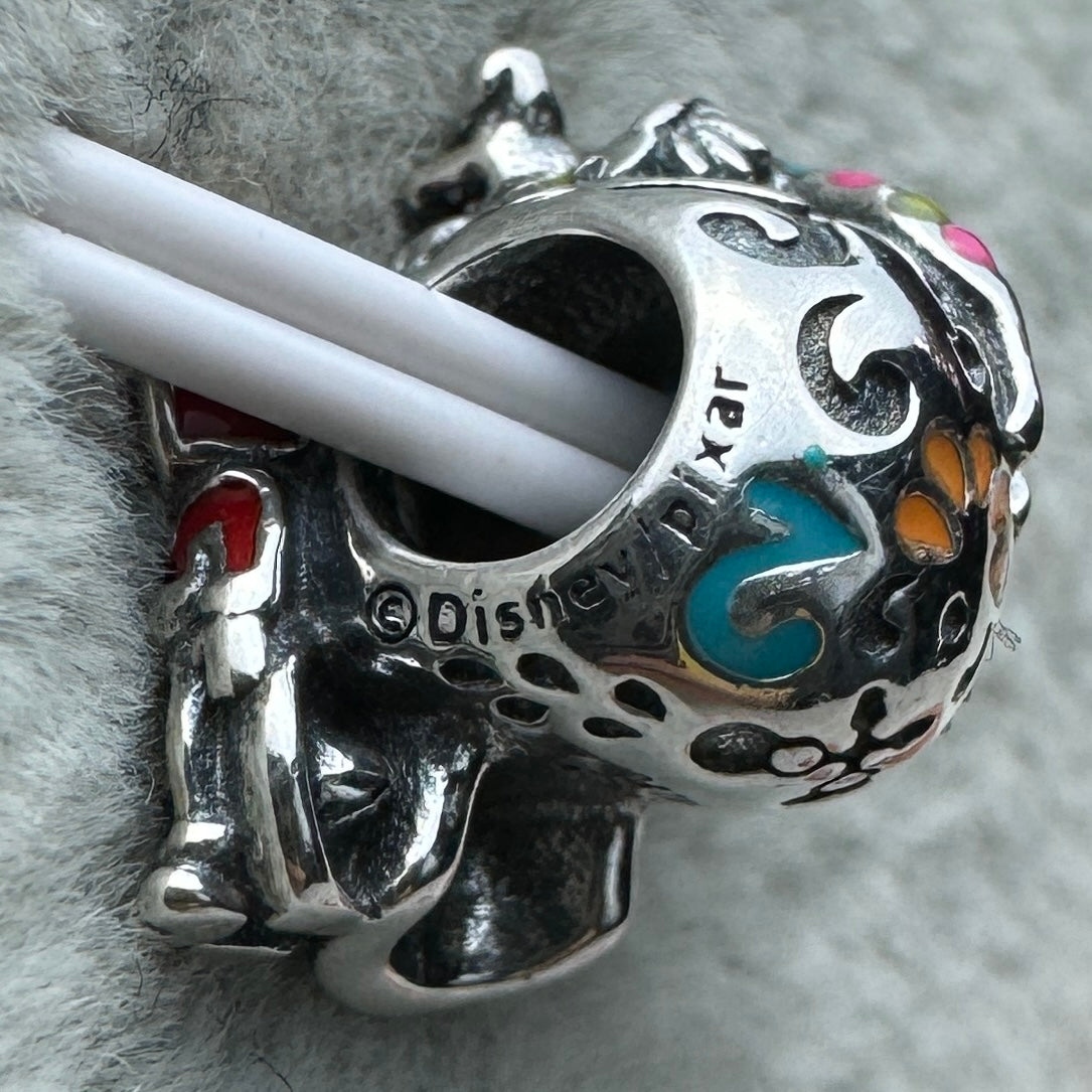 Charm Calavera Miguel y Dante Que Brilla En La Oscuridad