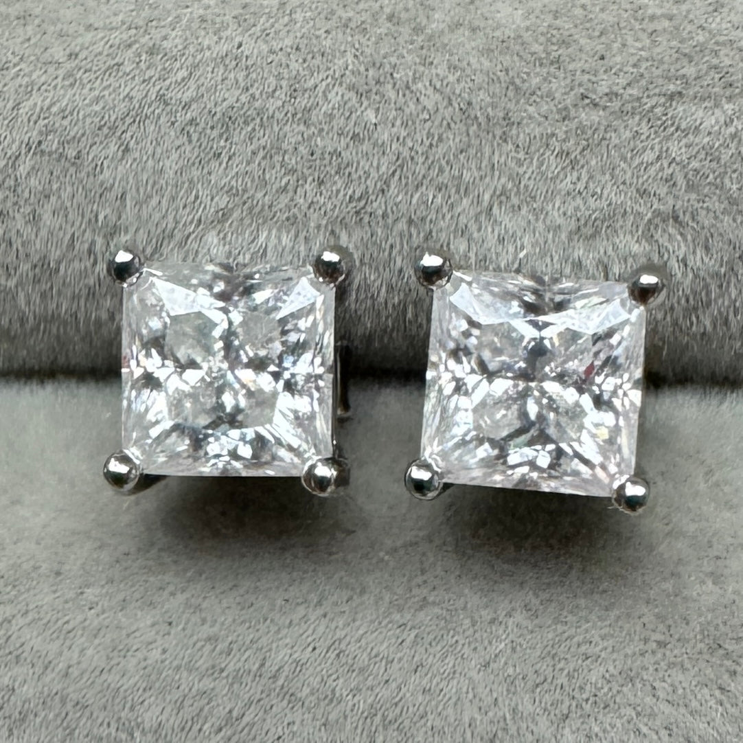 Aretes Cuadrado Moissanita