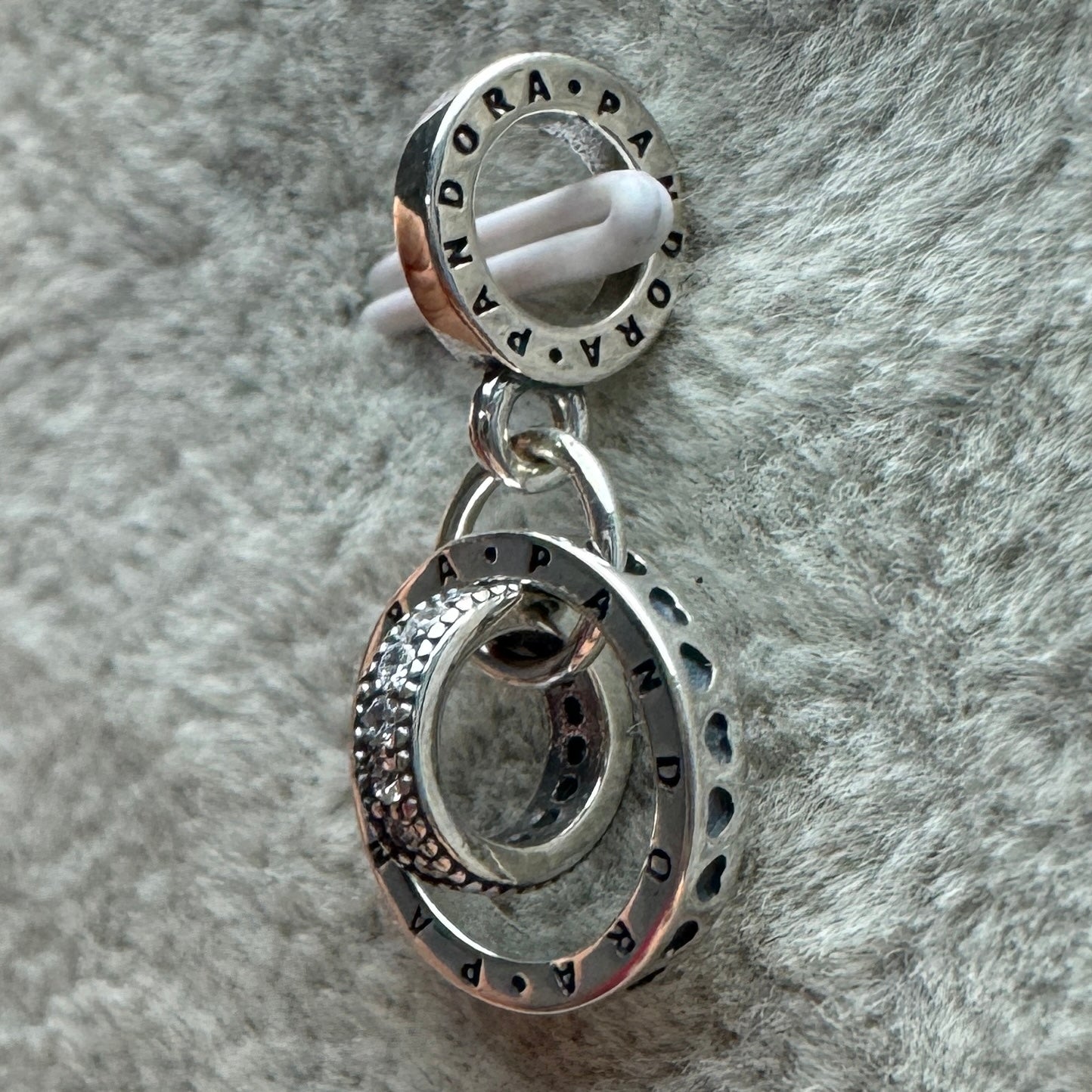 Charm Colgante Logotipo Con Zirconias