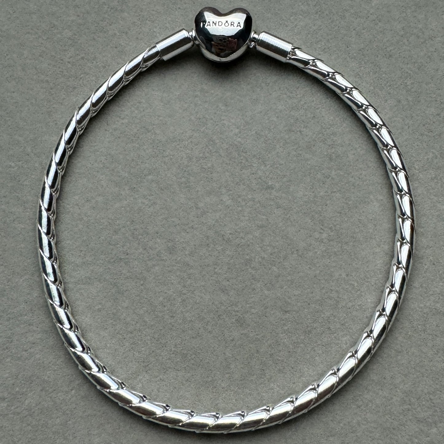 Brazalete Flexible Entrelazado Broche Corazón