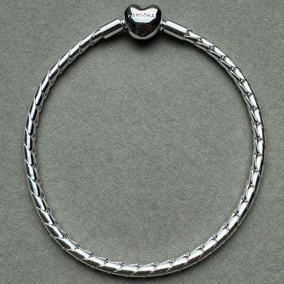 Brazalete Flexible Entrelazado Broche Corazón