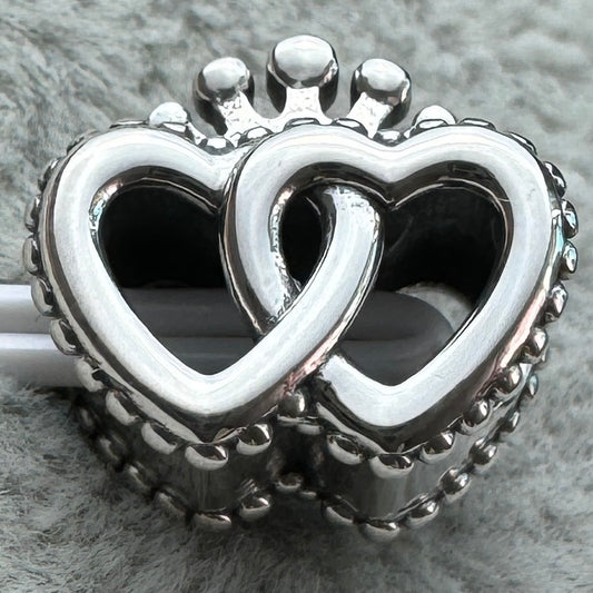 Charm Doble Corazón Corona