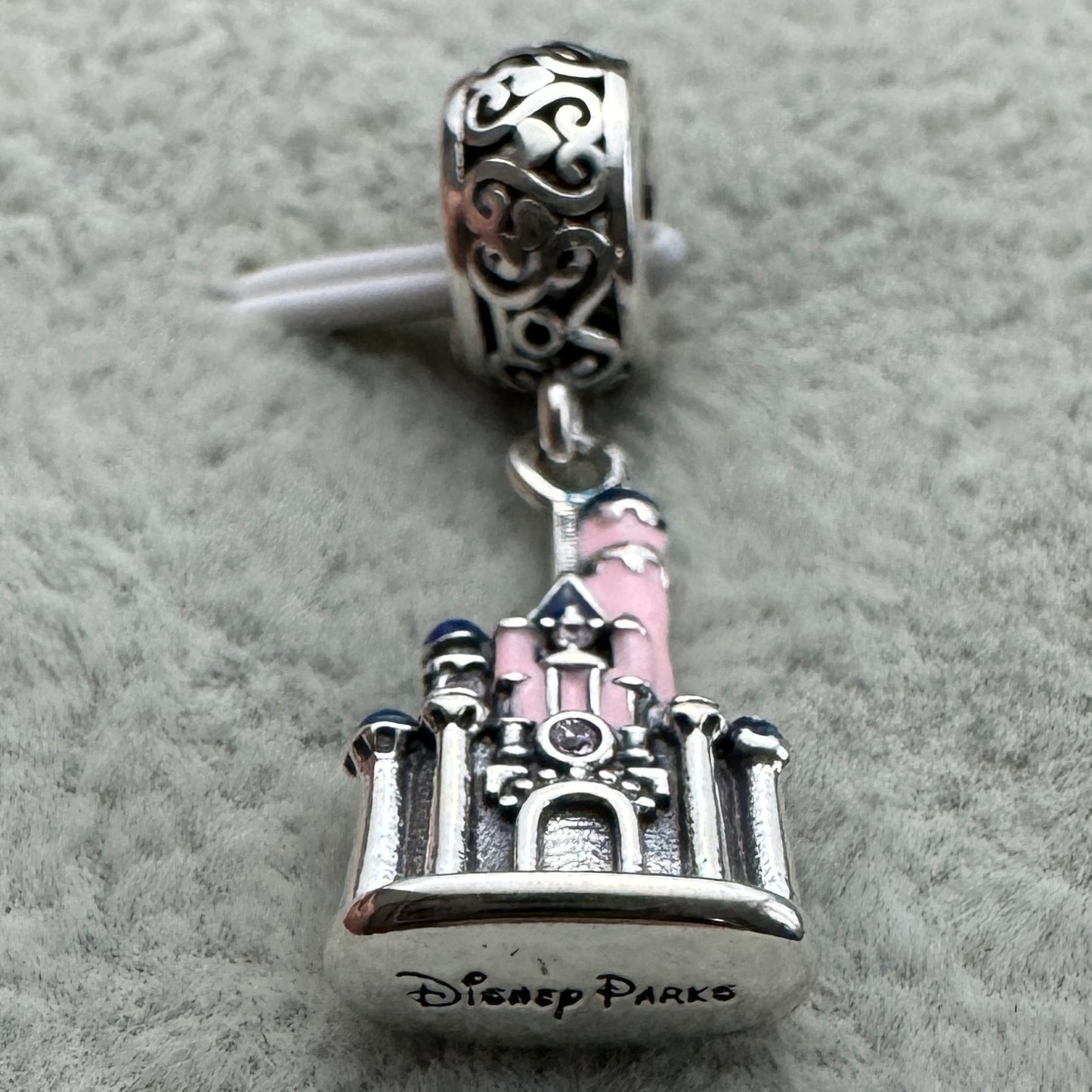 Charm Castillo Bella Durmiente Disney Parks