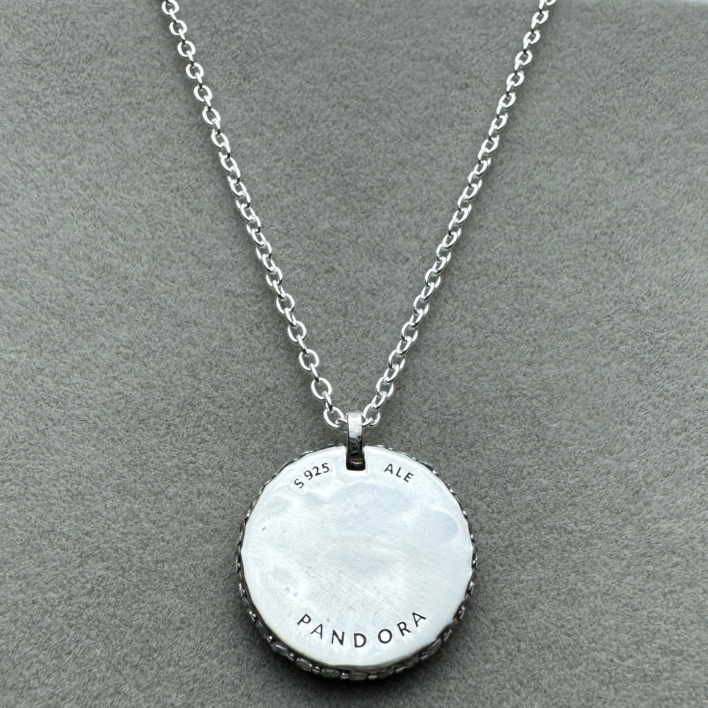 Collar Insignia Redonda En Pavé 45 cm (Ajustable A 44 Y 41 cm)