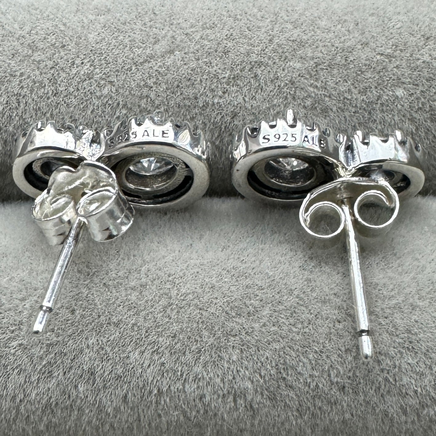 Aretes De Botón Halo Y Abrazo