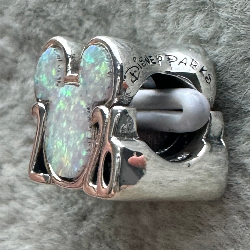 Charm Mickey Opalescente 2026