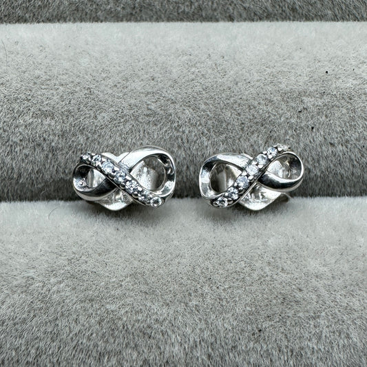 Aretes De Botón Infinito Reluciente