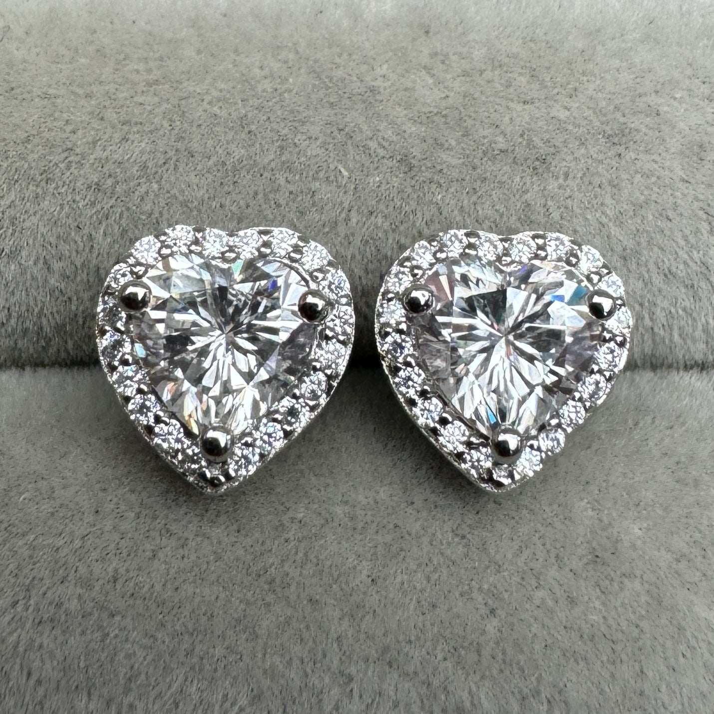 Aretes Corazón Contorno Moissanita