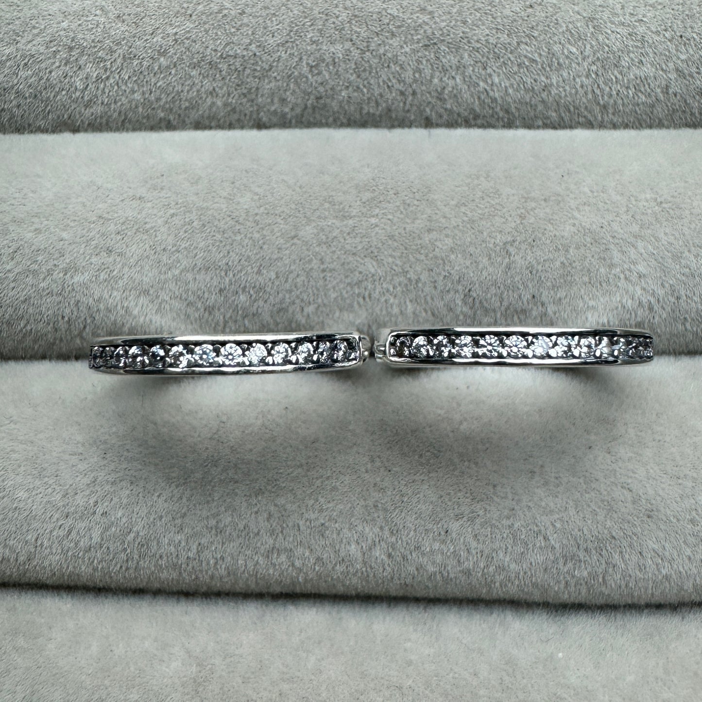 Aretes Logotipo Lateral