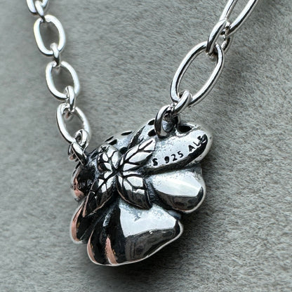 Collar Flor Pensamiento Azul Brillante Mini Eslabones 50 cm (Ajustable Al Largo Deseado)