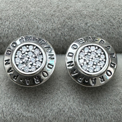Aretes Logotipo Brillante Pavé