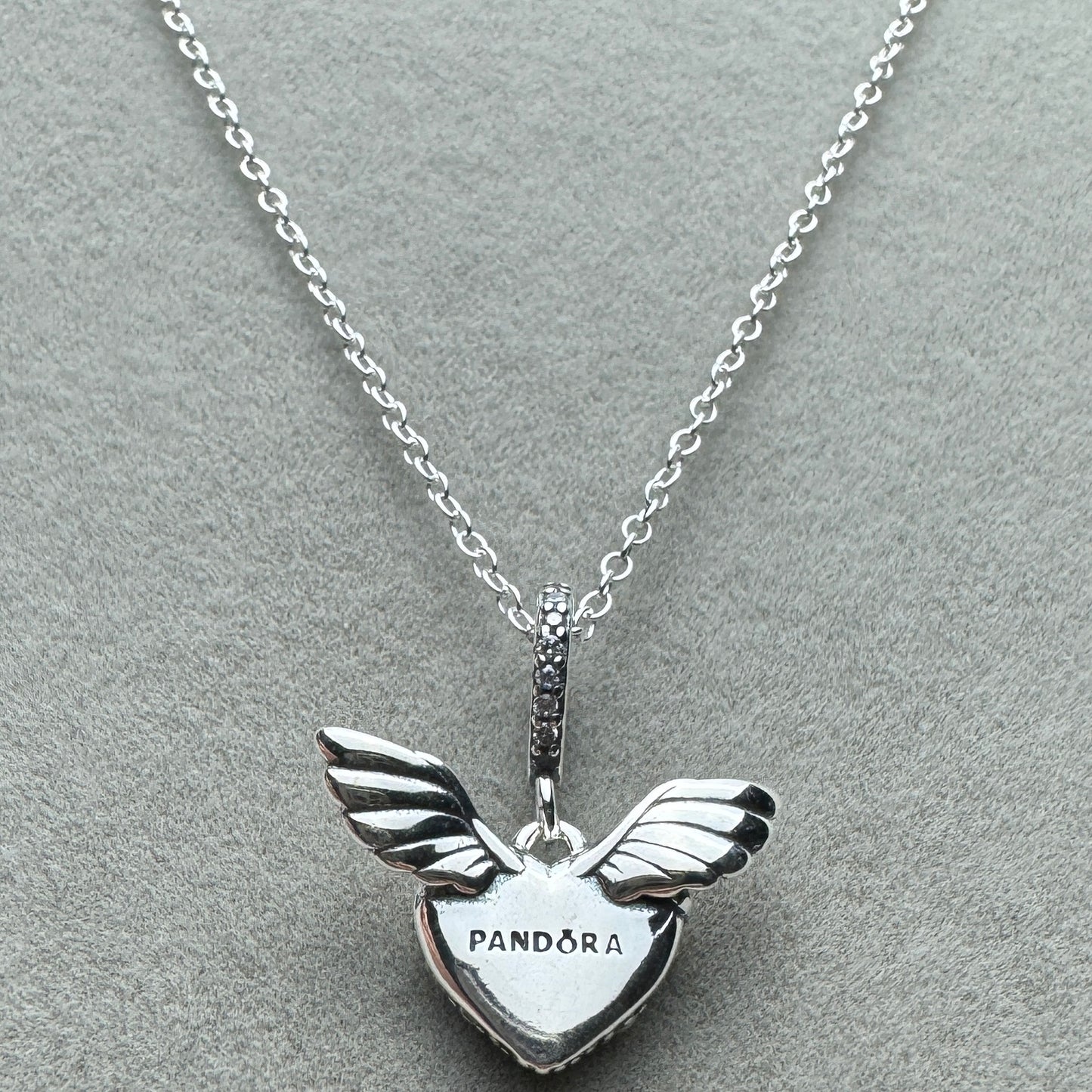 Collar Pavé Corazón Y Alas De Ángel 45 cm (Ajustable a 42 y 39 cm)