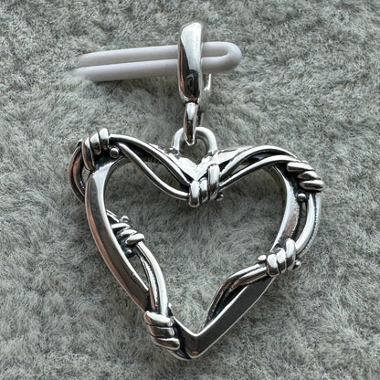 Charm Medallón Corazón Alambre ME