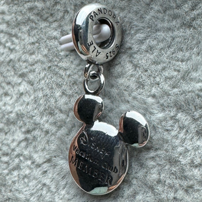 Charm Colgante Mundo Silueta De Mickey Azul Disney