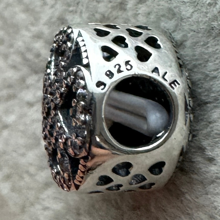 Charm Redondo 4 Corazones Brillantes