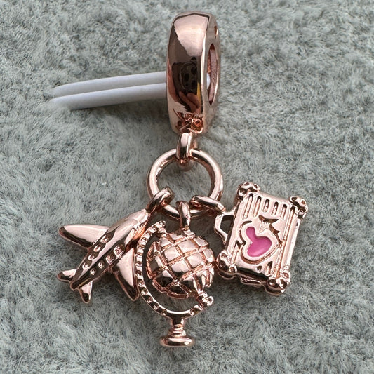 Charm Colgante Triple Avión, Globo y Maleta Oro Rosa