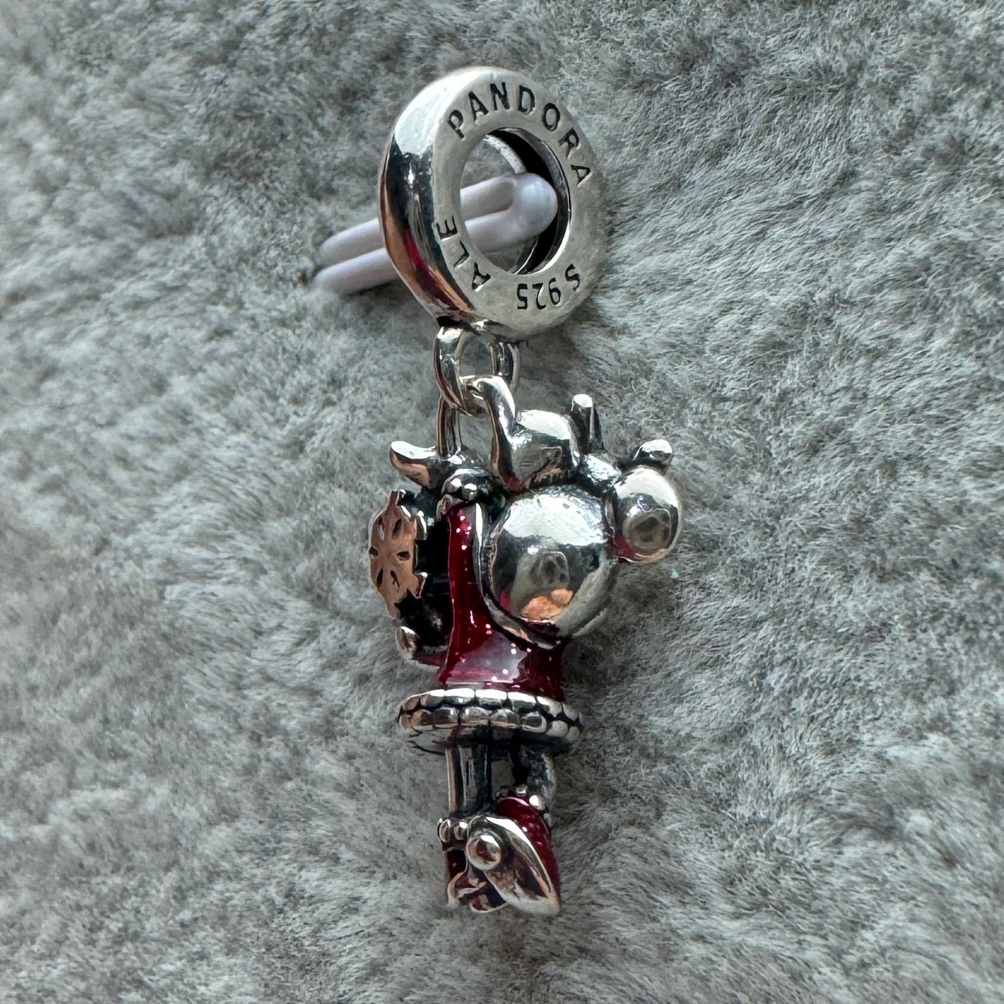 Charm Minnie Roja Brillante Disney
