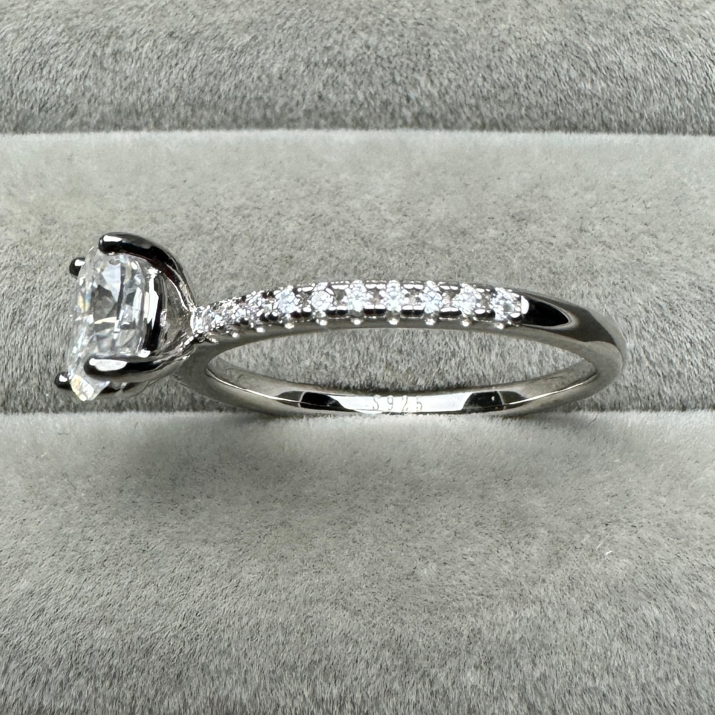 Anillo Óvalo Brillante Moissanita