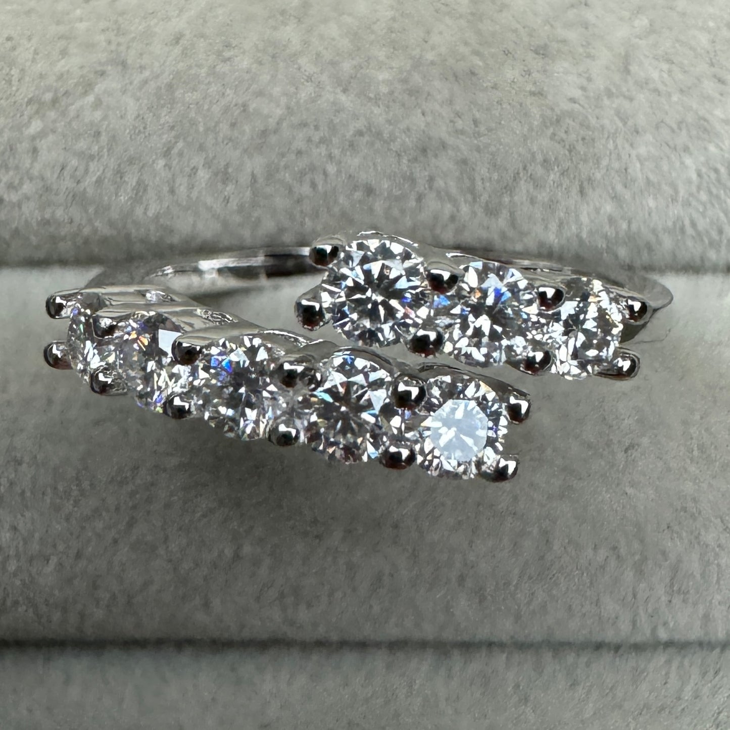 Anillo Girado Moissanita