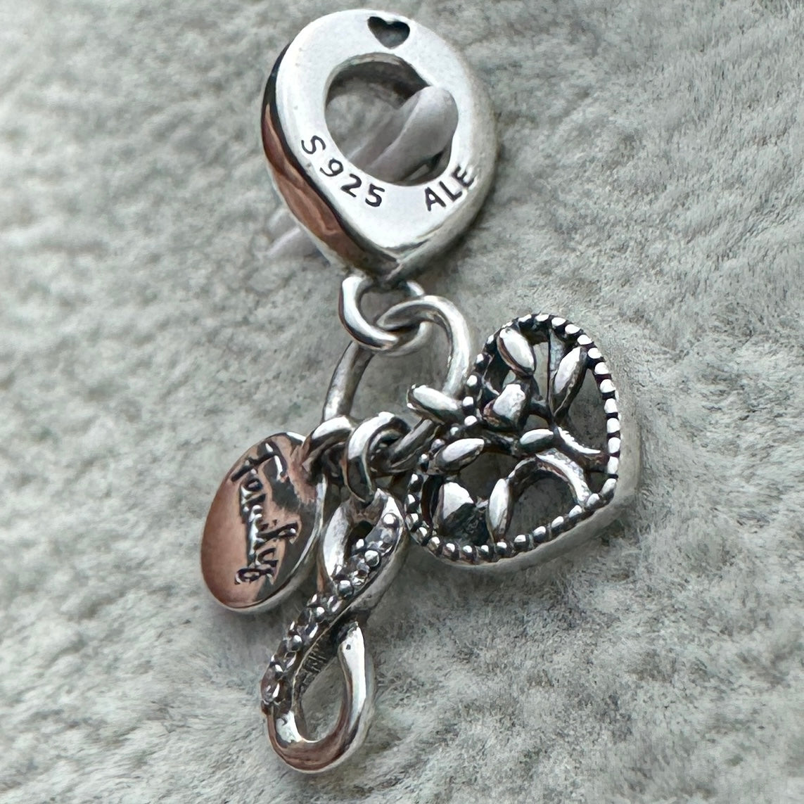 Charm Colgante Triple De La Familia (Árbol, Infinito E Insignia Familia)