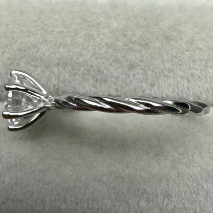 Anillo Contorno Moissanita