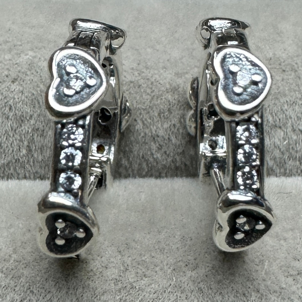 Aretes Corazones Pavé