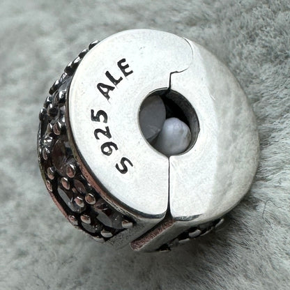 Charm Clip De Seguridad Pavé Transparentes