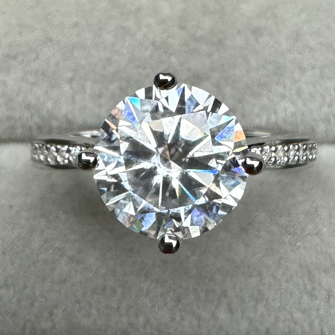 Anillo Círculo Brillante Frontal Moissanita
