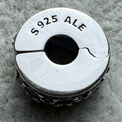 Charm Clip De Seguridad Pavé Morado