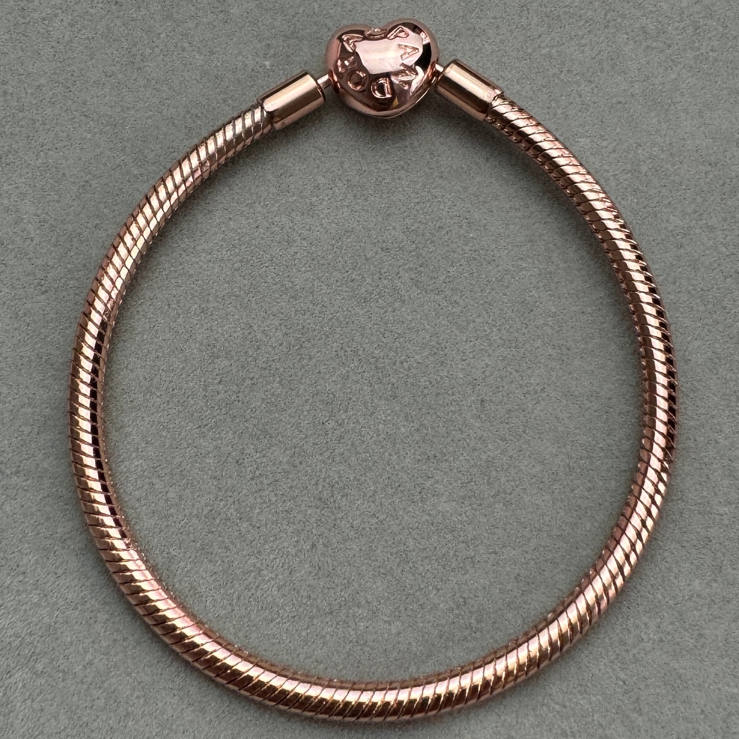 Brazalete Flexible Cierre Corazón Baño Rosa
