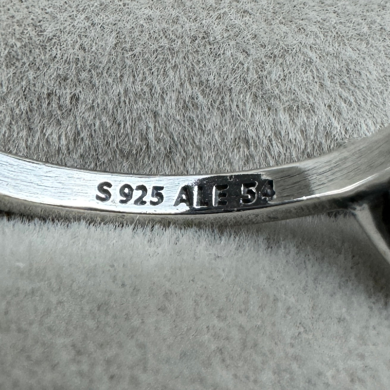 Anillo Solitario Corazón Resplandeciente