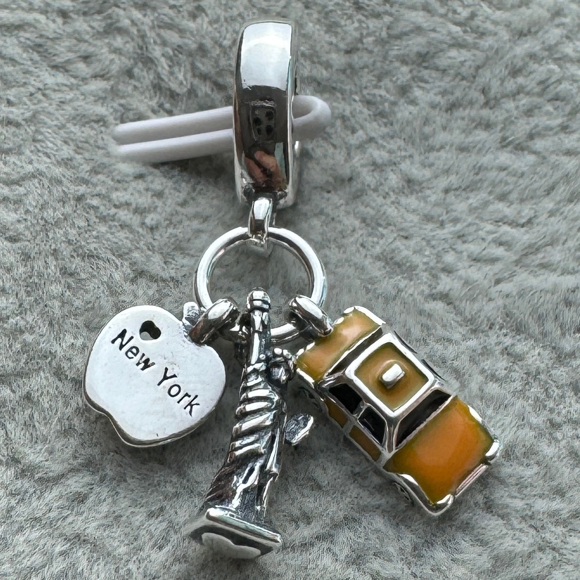 Charm Colgante Triple Nueva York Manzana, Estatua Y Taxi