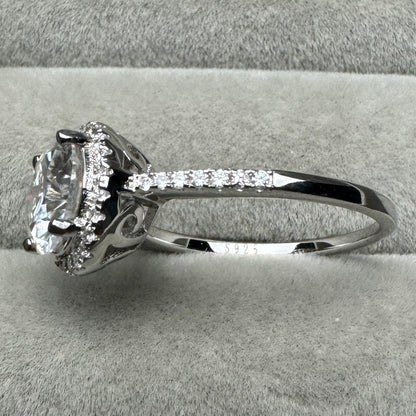 Anillo Círculo Contorno Moissanita