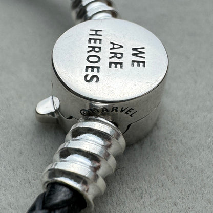 Brazalete Cuero Negro Broche Avengers