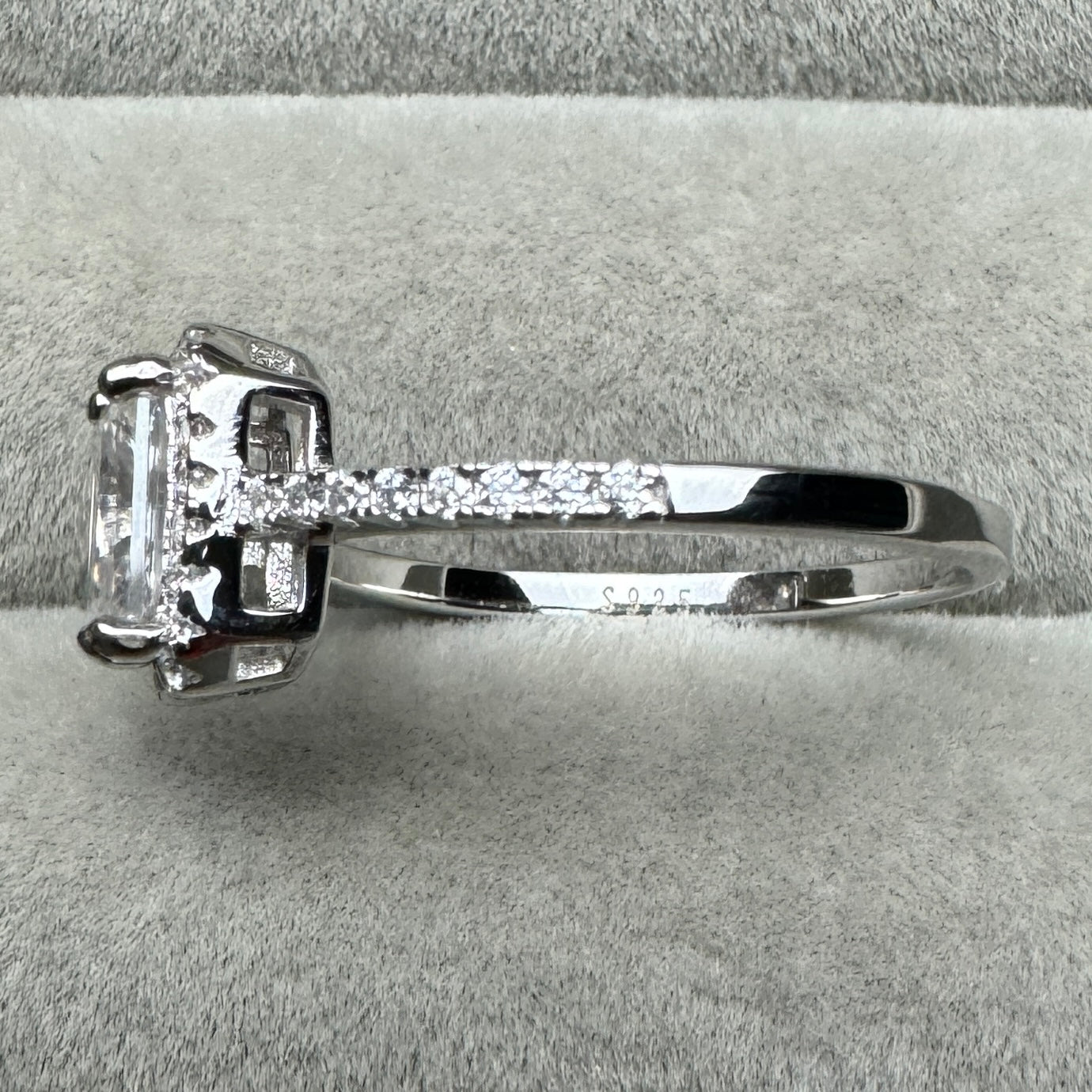 Anillo Rectángulo Corte Diamante Moissanita