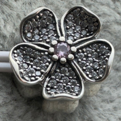 Charm Flor Brillante Transparente Centro Rosa
