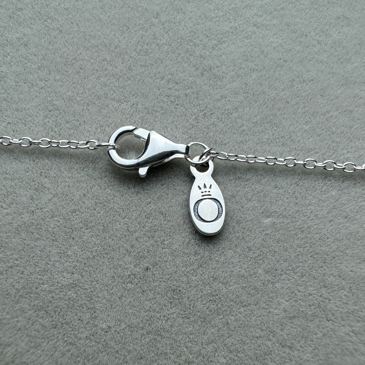 Collar Relicario Corona Logotipo 50 cm (Ajustable A 47.5 Y 45 cm)