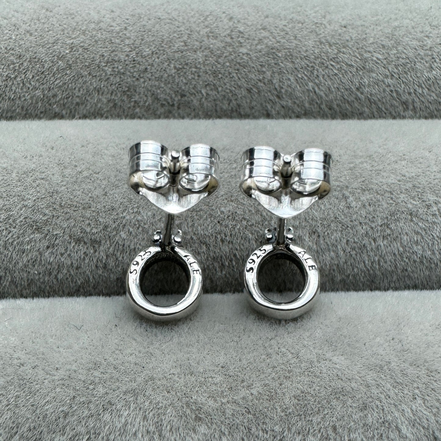 Aretes Corona Insignia Logotipo